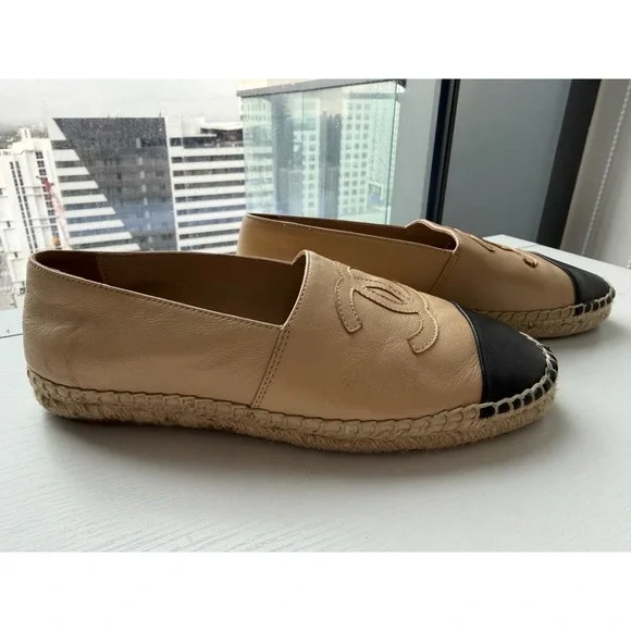 Chanel CC Espadrilles Beige Black Cap Toe Leather Flats Size 39 Lambskin - Picture 8 of 16